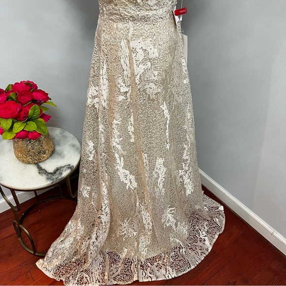 Mac Duggal Embroidered Flutter Ruffle Sleeve V-Neck Gown In Ivory & Nude New Tag - Picture 15 of 17